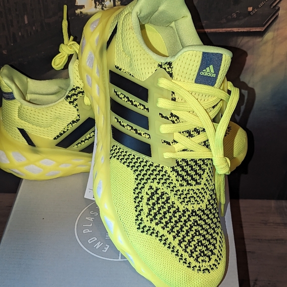 💙NIB💙 ADIDAS Ultraboost Web DNA Running Shoes - Picture 4 of 12